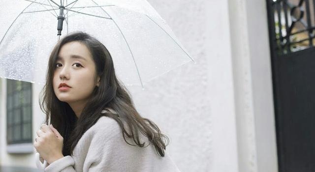 戏红人不红,吃火锅被富豪看中,从相识到结婚只花了17天