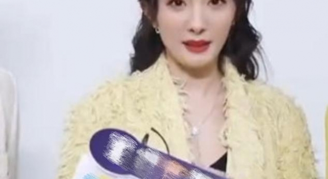 央视镜头下明星更美了,董卿红唇皮肤白,杨幂吴亦凡自带柔光