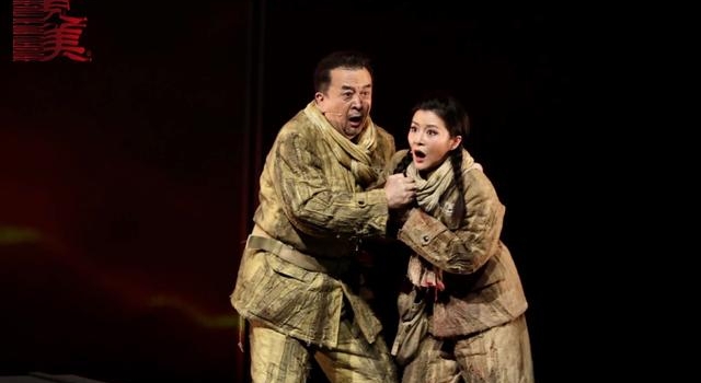 濮存昕、黄宏保利剧院演绎中外经典话剧精彩片段,白岩松现身主持