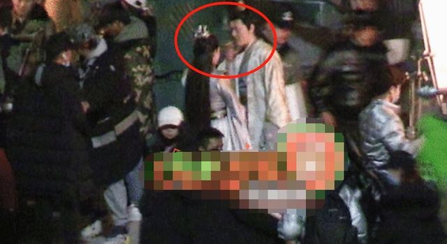 冯绍峰片场烟瘾太大,直接对女主角吐二手烟,粗俗举动被批没教养