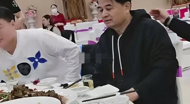 毕福剑新年近照曝光,眼神迷离苍老落魄,令人唏嘘