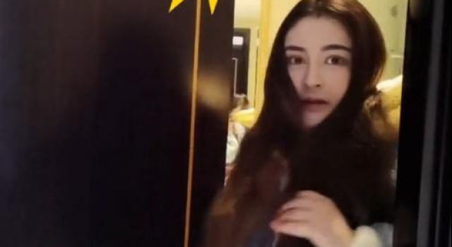 31岁李心艾豪宅曝光,一层多个房间像迷宫,吃俩月鸡胸肉还没瘦