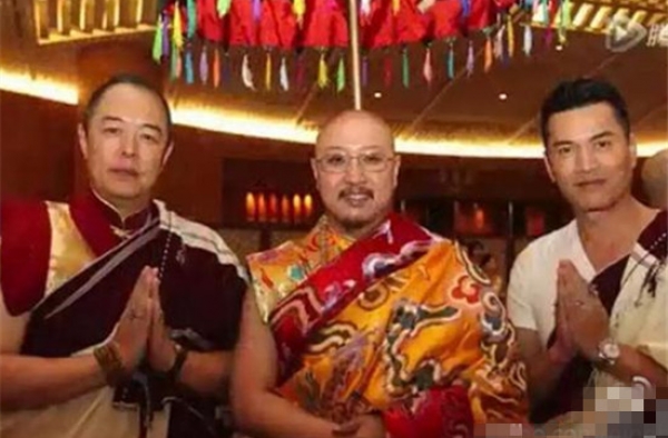 张铁林坐床成活佛仪式现场曝光 疑点重重整个就在瞎搞!