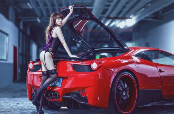 颠覆性跑车法拉利458 与黑丝美女的禁锢诱惑