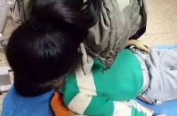 9岁男孩上吊身亡 家长称老师骂孩子滚 学校:家长不监管