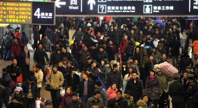 回顾春运首日情况 各大车站经历一场“人口迁徙”