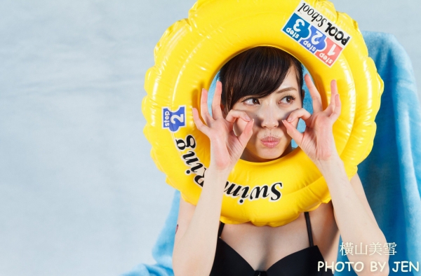 横山美雪百变写真亮相 性感诱惑韵味十足