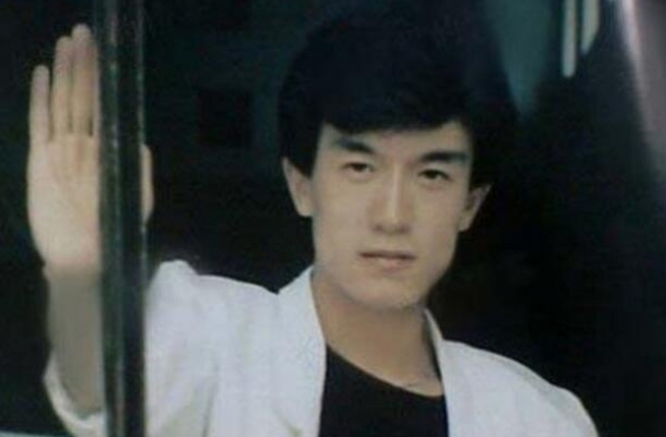 李咏帅气旧照曝光 刘海造型迷倒哈文