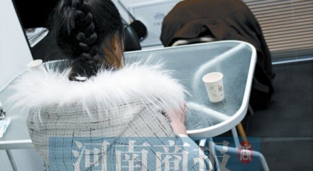 大一女生劈腿社团主席:聊天记录暧昧曝光 网友人肉谩骂