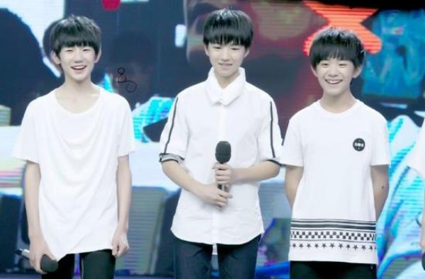 真爱! TFBOYS粉丝用足迹画出50多幅应援图形