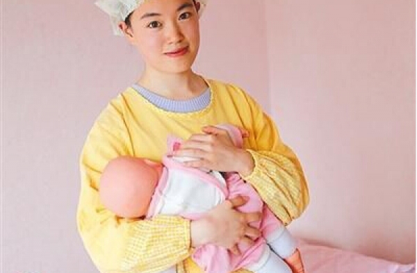 90后妙龄姑娘当催乳师:因年轻遭白眼 怕被笑不敢说职业