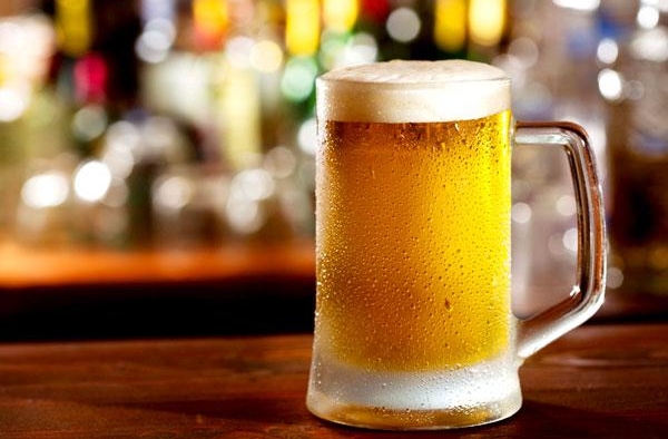 喝冰啤酒为什么会拉肚子 哪些人不能喝冰啤酒