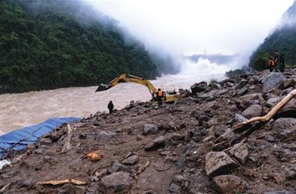 福建三明山体滑坡：泥石流掩埋水电厂 被埋39人获救7人