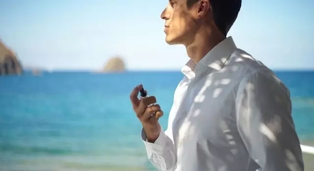 香水喷在合适的位置 激发你的男性魅力
