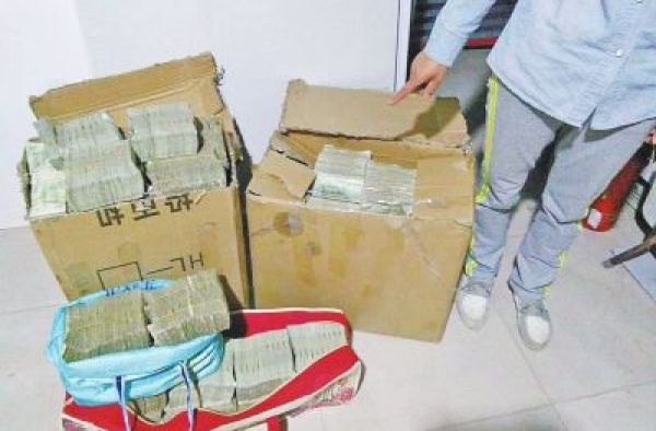 公交车撞死人赔偿30万 其中15全都是一元纸币兑换困难