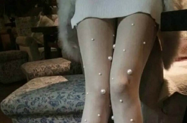这是一张有味道的图片 像旺旺雪饼一样的丝袜