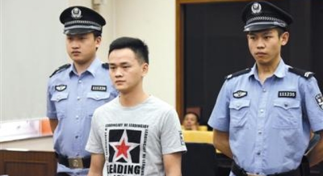 22岁小伙为赚奶粉钱运4斤冰毒判死缓 母亲顿时泪崩