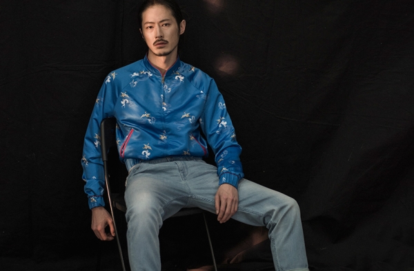 活泼轻快的夹克 也可以在某个角落静若处子般存在