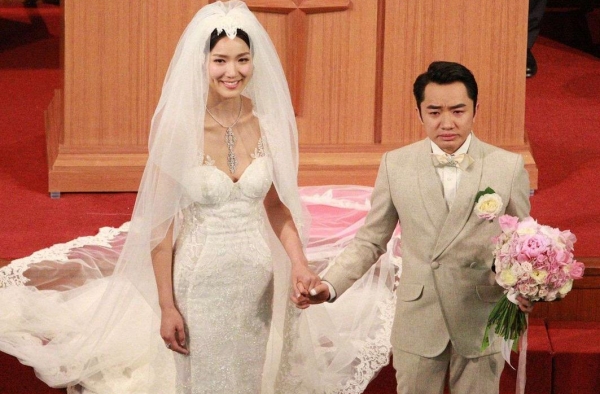 曝李亚男因个高自卑 老公与婆婆长太像以至梦境中混淆