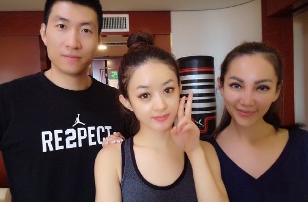 赵丽颖大秀健身照 萌妹子秒变肌肉女