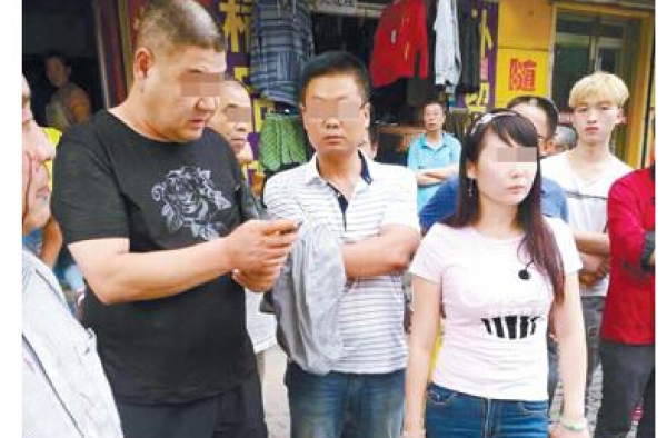 兰州宝马女被追尾找人揍车主 叫嚣“上面有局长”