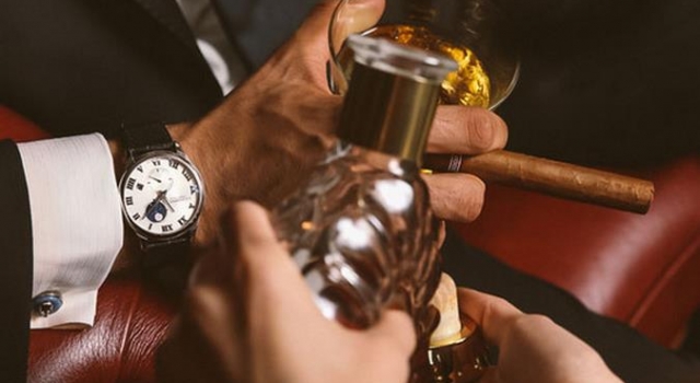 酒与腕表融为一体 这是每个男人的心头爱