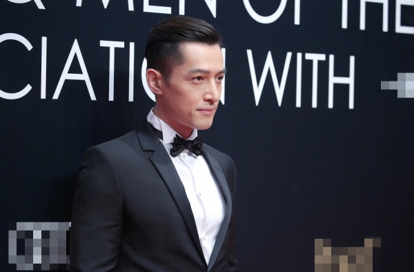GQ年度人物男神汇集 吴亦凡井柏然有型胡歌不着急结婚