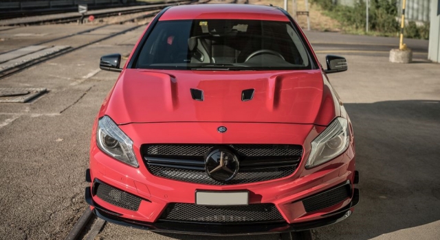 奔驰A45 AMG 4MATIC改装案例 骚气糖果色咄咄逼人