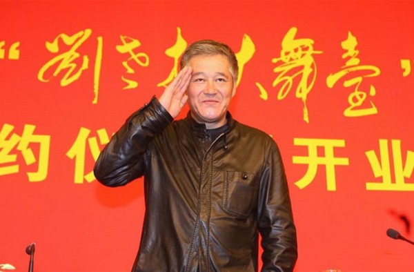赵本山直播首秀变掌勺大厨 粉丝贾乃亮全程在线