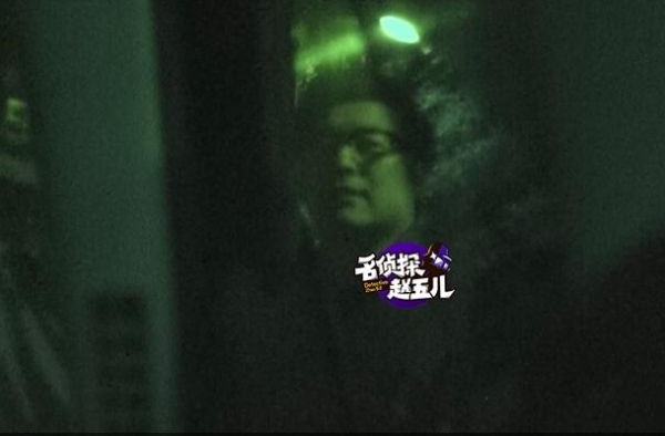 网曝王岳伦深夜会友勾搭美女香肩 李湘知道吗?