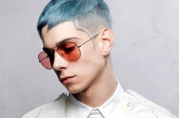 人气奶奶灰 秋冬男人凹造型选个出众的发色很重要
