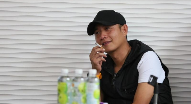 烟酒不离手！文章上戏开讲座吸烟喝酒
