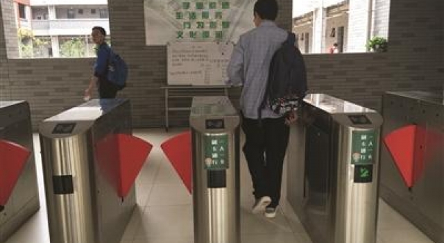 常州工学院疯了?进宿舍刷卡8分/次 洗澡9.6元/分钟