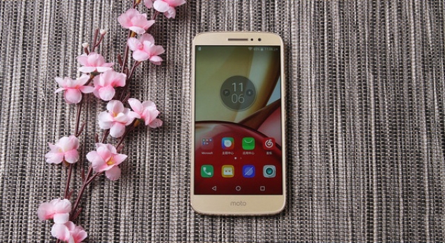 定位中端机型 Moto M手机最新评测体验