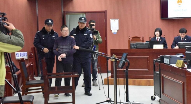 丧心病狂? 亲生父亲亲手杀害卧病在床的女儿