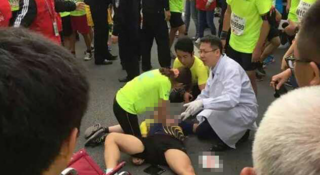 厦门半马两人猝死 生死一瞬令人悲哀