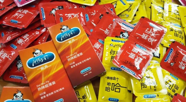 厉害了!女子网购辣条包装似避孕套 却引丈夫怒提离婚