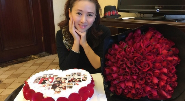 翁虹发文庆祝结婚十周年 贫富与否，将守护彼此！