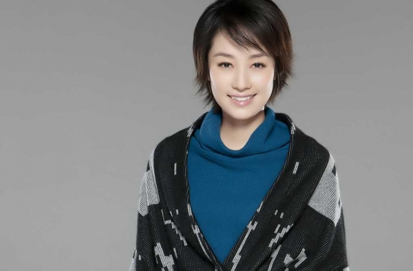 哎呦喂三岁了！ 马伊琍晒二女儿照 大长腿的即视感