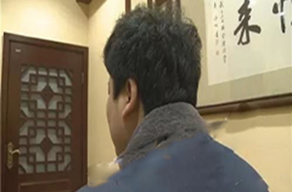 男子微信抢红包输了千万 知道真相眼泪掉下来