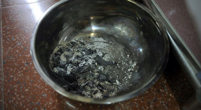 痛心！广西一研究生在宿舍留遗书后烧炭身亡