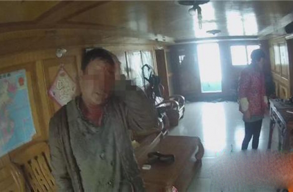 男子心疼话费打扰妻子与母亲通电话 被铁锤“爆头”