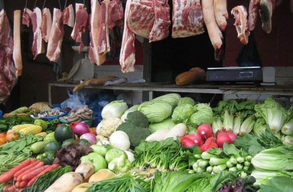 菜摊档主打伤顾客赔偿11万 就因为一把白菜