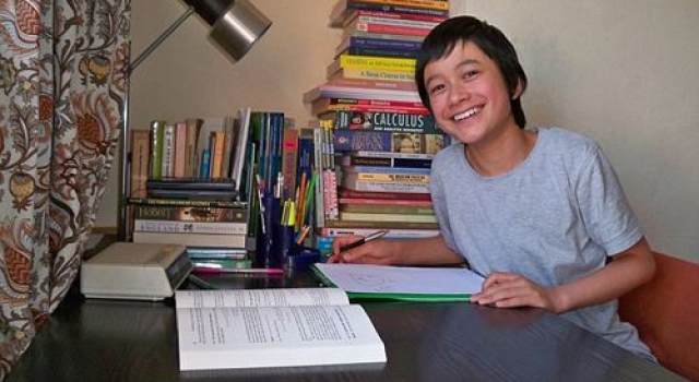 14岁少年成教师 数学天才成为莱斯特大学最年轻讲师