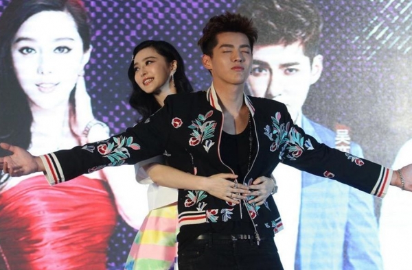 当大龄女星遇到小鲜肉…… 最后那举动男人都抵抗不了