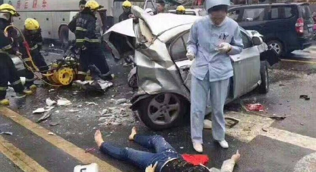 成都7车相撞致2死4伤 车子遭分尸肇事司机已被刑拘