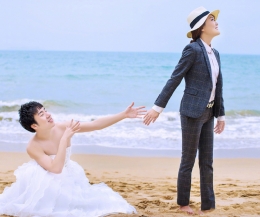 骚男结婚套路深 婚纱照反串骚气十足