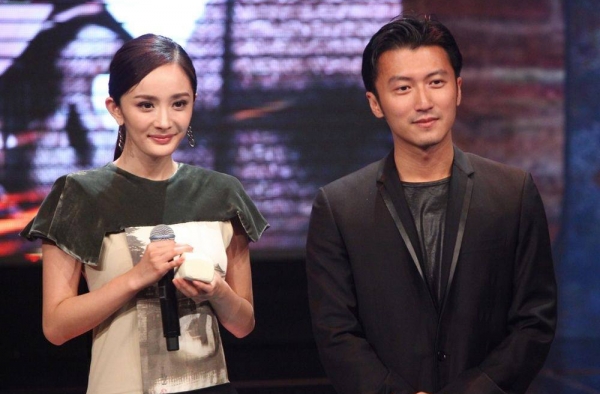 杨幂平时都是高冷御姐范儿 可见到谢霆锋就会脸红紧张
