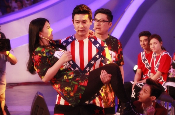 明星们玩公主抱花样超多 可最后一个看了想哭