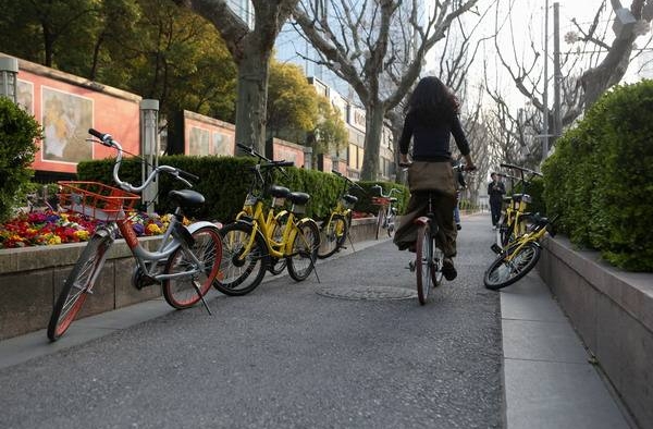 小黄被上私锁 市民怒帖多张纸条质问：你的吗？